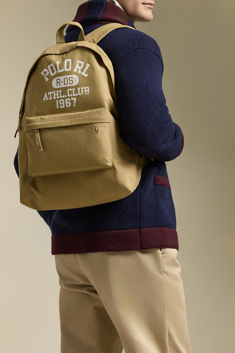 תמונת כל הלוק של תיק גב